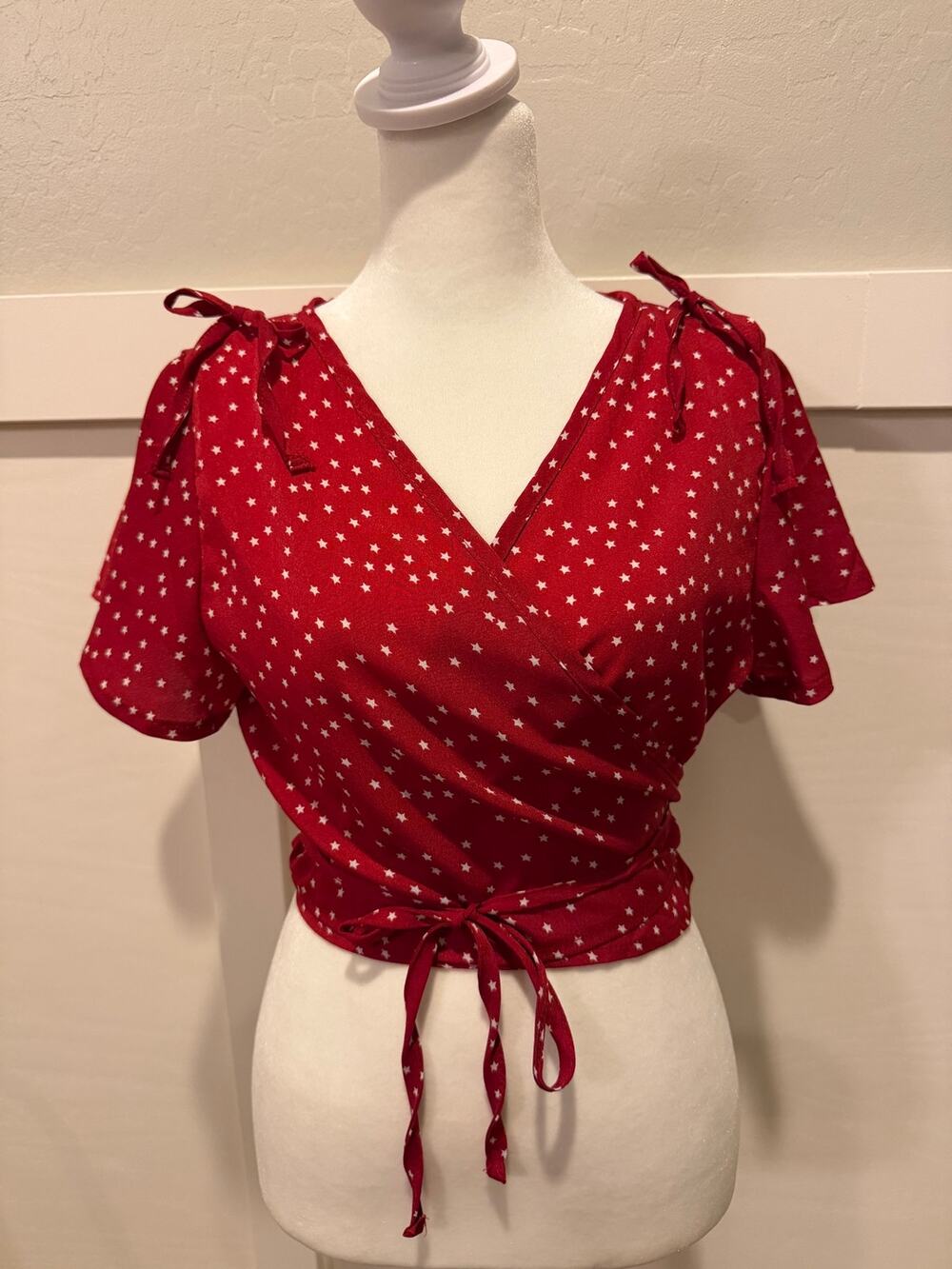 Women’s Red Star Print Wrap Crop Top Tie Waist Flutter Sleeve Blouse
